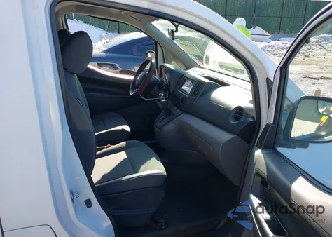 2015 Nissan Nv200 S z USA, uszkodzony, nr VIN 3N6CM0KN2FK705553
